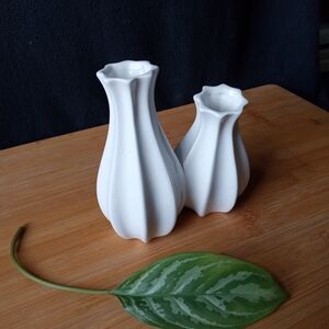 DOUBLE BUD VASE WHITE GLAZED CERAMIC Unique Sculpted Ribbed Conjoined Vintage 6"